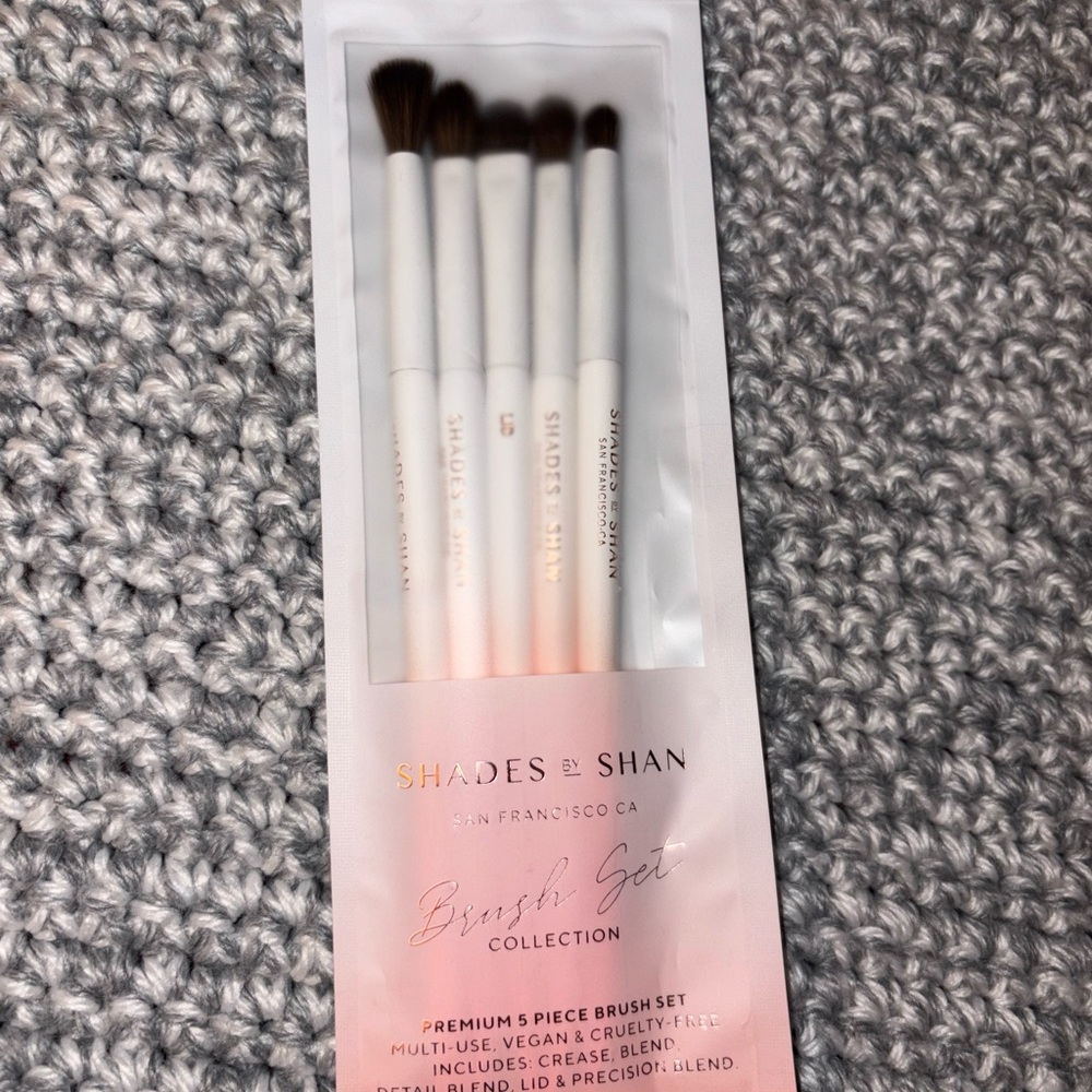 *BUNDLE* Ethereal Glow Face and Eye Palette - WITH* SHADES BY SHAN BRUSHES - Picture 6 of 7